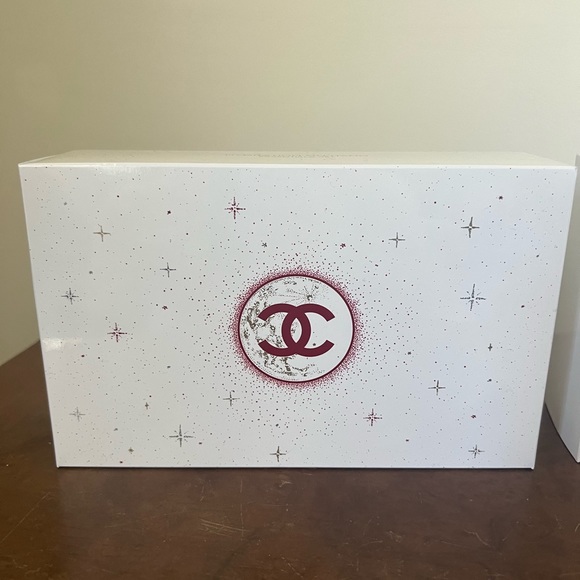 Chanel White and Red Box - Picture 3 of 8